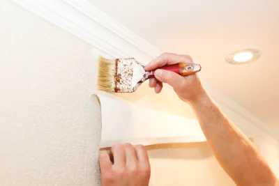 Pose de papier peint à Plivot — revêtements muraux et toiles de verre